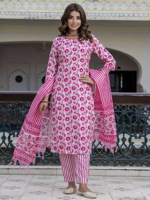 Vredevogel women cotton blend kurta pant dupatta set 1
