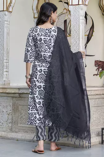 Vredevogel women cotton blend kurta pant dupatta set