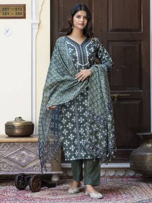 Vredevogel women cotton blend kurta pant dupatta set 1