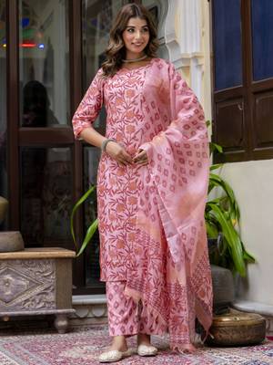 Vredevogel women cotton blend kurta pant dupatta set 1