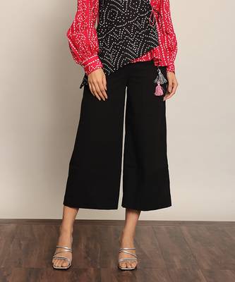Black solid print relaxed pant with elastic belt 1