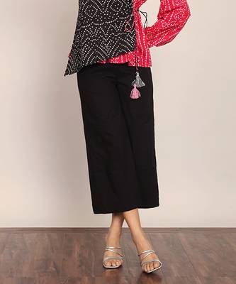 Black solid print relaxed pant with elastic belt 4