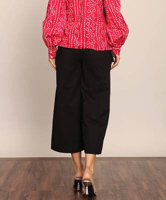 Black solid print relaxed pant with elastic belt 5