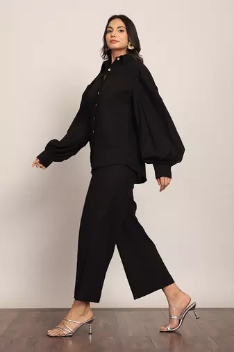 Black solid relaxed pant