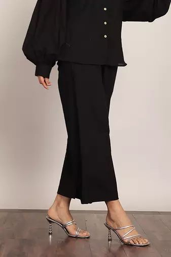 Black solid relaxed pant