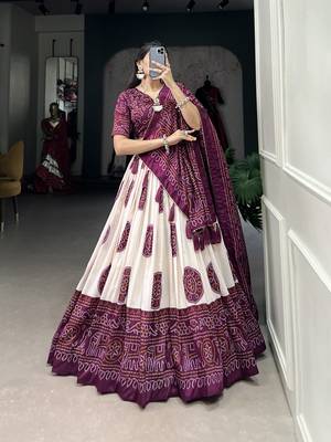 Women's Lehenga Choli Set For Wedding  1