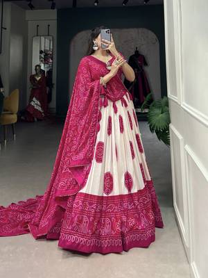 Women's Lehenga Choli Set For Wedding  5