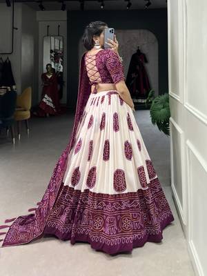 Women's Lehenga Choli Set For Wedding  2