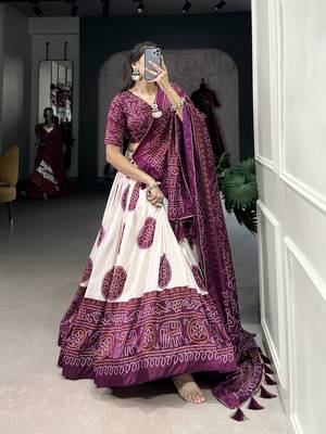 Women's Lehenga Choli Set For Wedding  3