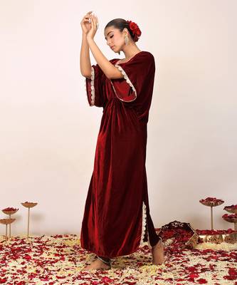Maroon velvet solid kaftan set 4