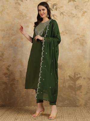 Women's Chanderi Embroidered Straight Kurta with Pant And Dupatta Set 3