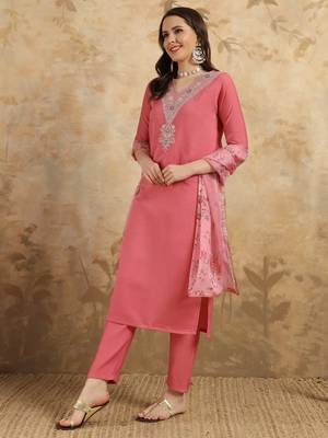 Women's Chanderi Embroidered Straight Kurta with Pant And Dupatta Set 3