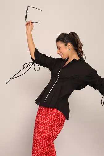 Black cotton solid top