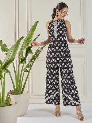 Winered women black ikat print halter neck co-ord set 1