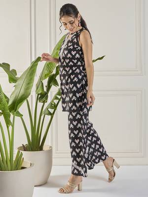 Winered women black ikat print halter neck co-ord set 3