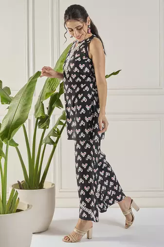 Winered women black ikat print halter neck co-ord set