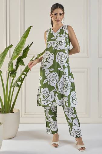 Winered women green lace detailing yoke co-ord set