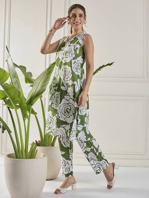 Winered women green lace detailing yoke co-ord set 3