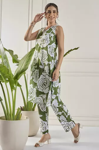 Winered women green lace detailing yoke co-ord set
