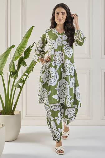 Winered women green neck & sleeve lace detailing co-ord set