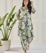 Winered women green neck & sleeve lace detailing co-ord set