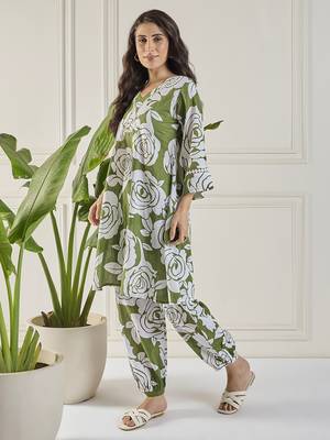 Winered women green neck & sleeve lace detailing co-ord set 3