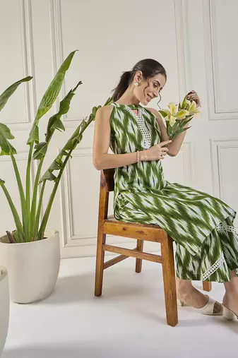 Winered women green halter neck co-ord set