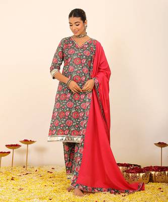 Floral printed multicolour kurta set paired with pant and pink dupatta 3