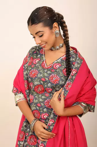 Floral printed multicolour kurta set paired with pant and pink dupatta