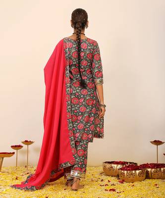 Floral printed multicolour kurta set paired with pant and pink dupatta 6