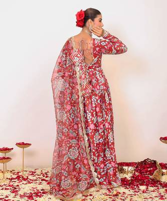 Multicolour floral printed anarkali kurta set with sweetheart neckline paired with dupatta 5