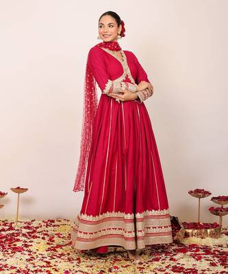 Pink solid anarkali kurta set with gota work at bottom paired with dupatta 1