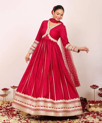 Pink solid anarkali kurta set with gota work at bottom paired with dupatta 4