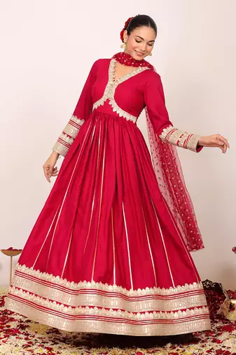 Pink solid anarkali kurta set with gota work at bottom paired with dupatta