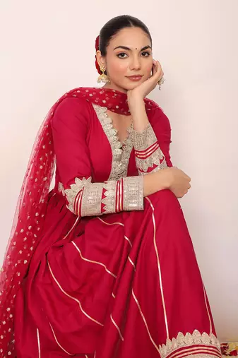 Pink solid anarkali kurta set with gota work at bottom paired with dupatta