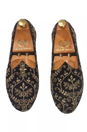 Golden maurya juttis