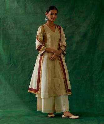 Color block gold zari kurta with woven chanderi dupatta & palazzo 1