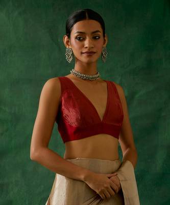 handcrafted beige gold zari silk saree with red chanderi blouse 4