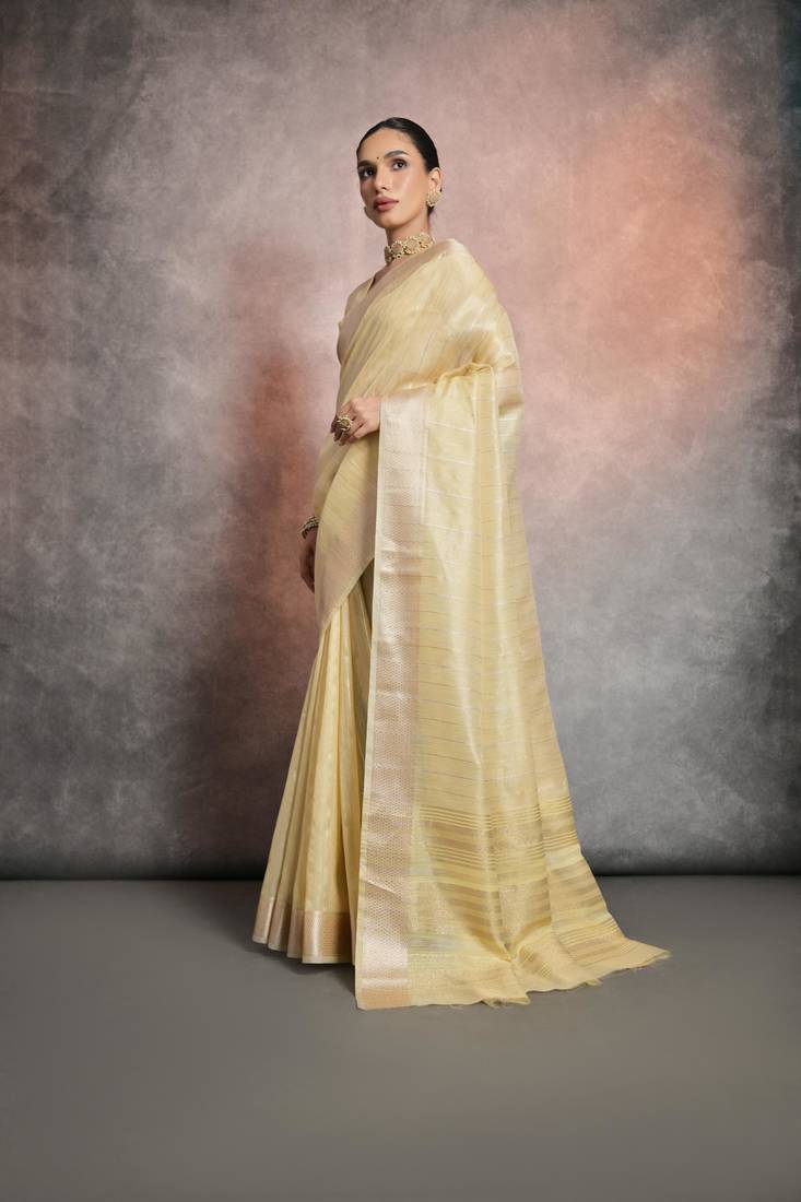 Yellow Mulberry Silk Zari Weaving Border And Designer Rich Pallu Saree With Blouse For Women
