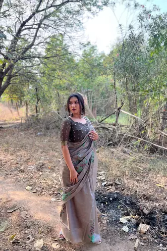 Grey Muga Cotton Printed Pallu And Contrast Border Saree With Blouse For Women