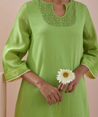 Green a line kurta with cropped pants 4
