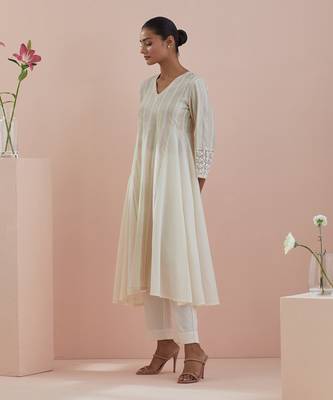 Anarkali kurta in textured cotton with solid pants in off white 2