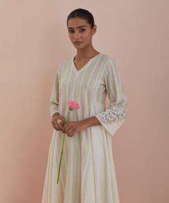 Anarkali kurta in textured cotton with solid pants in off white 5