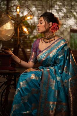 Teal Soft Silk Zari Weaving Designer Pallu & Border Saree With Blouse For Women 2