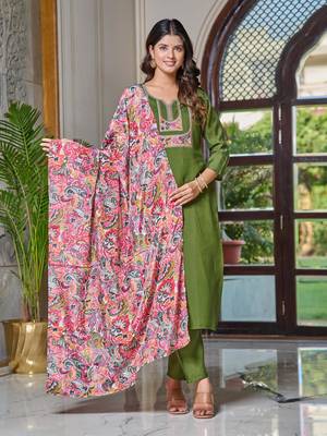 Women's Chanderi Embroidered Straight Kurta with Pant And Dupatta Set 1
