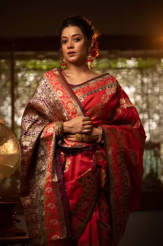 Red Soft Silk Zari Weaving Designer Pallu & Border Saree With Blouse For Women