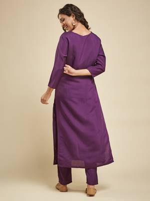 Women's Purple Chanderi Embroidered Straight Kurta with Pant And Dupatta Set 2