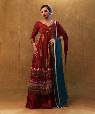 Lavender printed kurta set paired with organza dupatta and flared pants 4