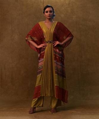 Maroon printed kaftan with pants and a separate inner. 1