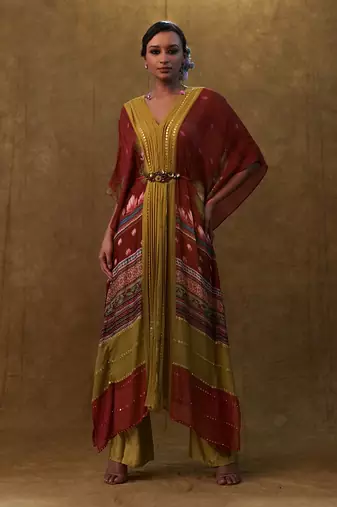 Maroon printed kaftan with pants and a separate inner.